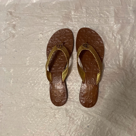Tory Burch Gold Snake-print Leather Upper Flip Flop Sandals - Picture 1 of 7
